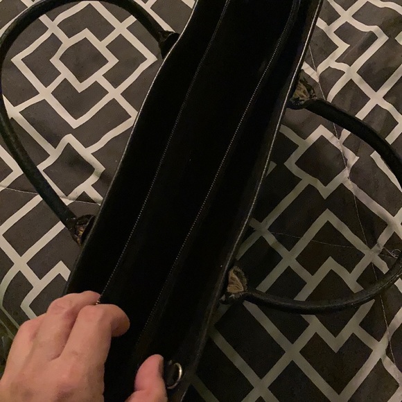 Bundle of Handbags: Danier and Topshop - Picture 10 of 15